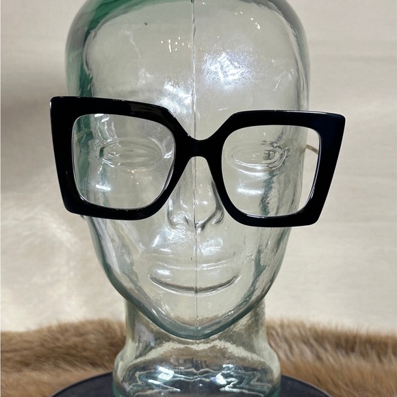 Chic Black Square Glasses - Picture 2 of 3